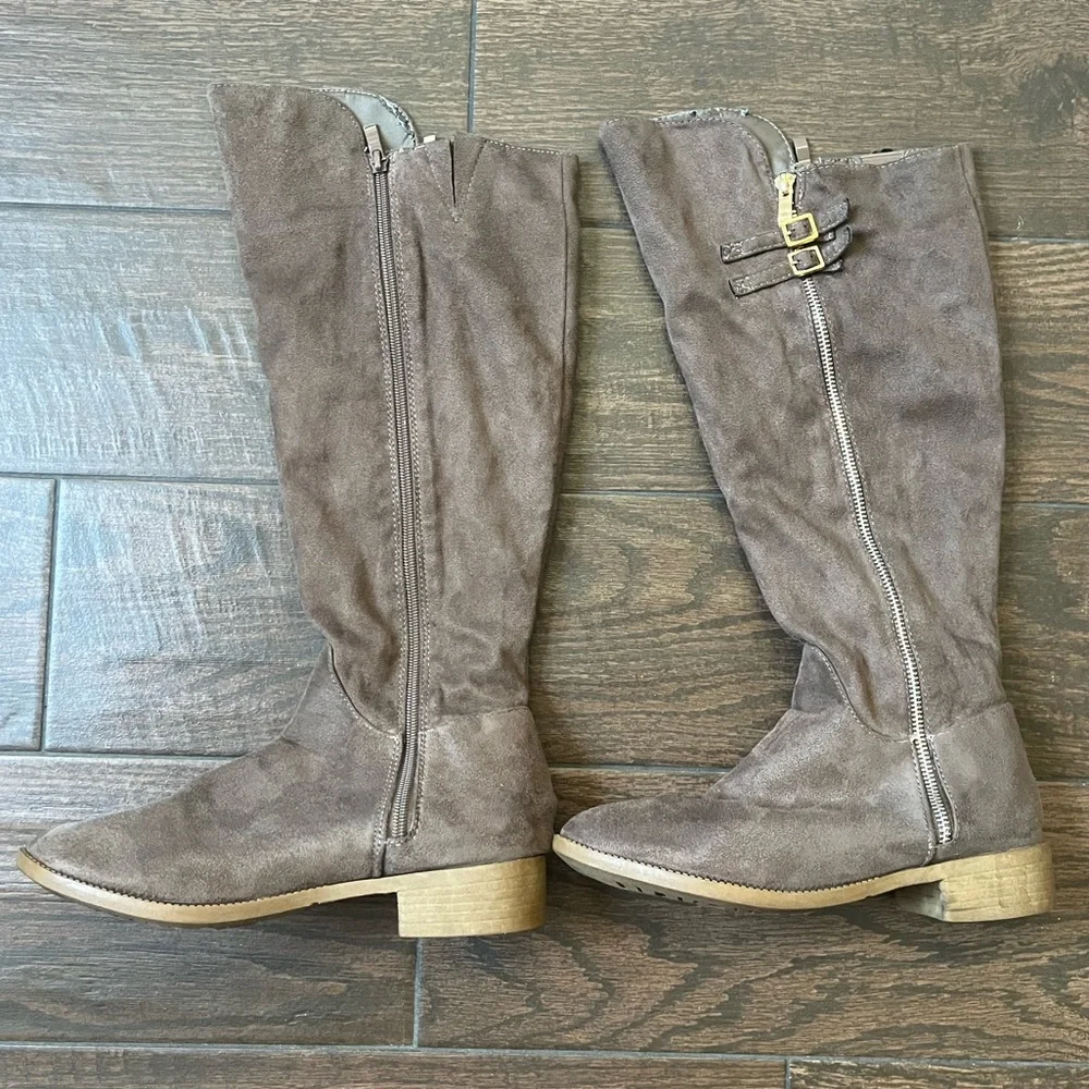 Brown Knee-High Boots with Buckle Detail